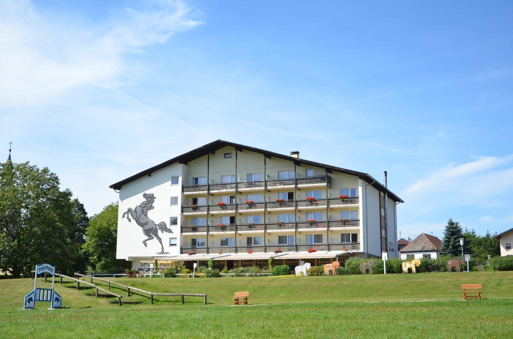 Hotel Reitzentrum Hausruckhof Ampflwang im Hausruckwald Екстериор снимка